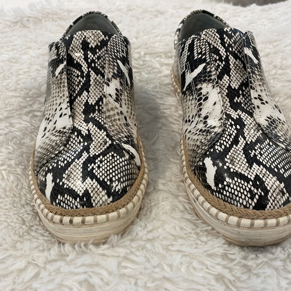 J/Slides black and white snake print slide on sneaker. Jute detail. Size 7 - Picture 2 of 5